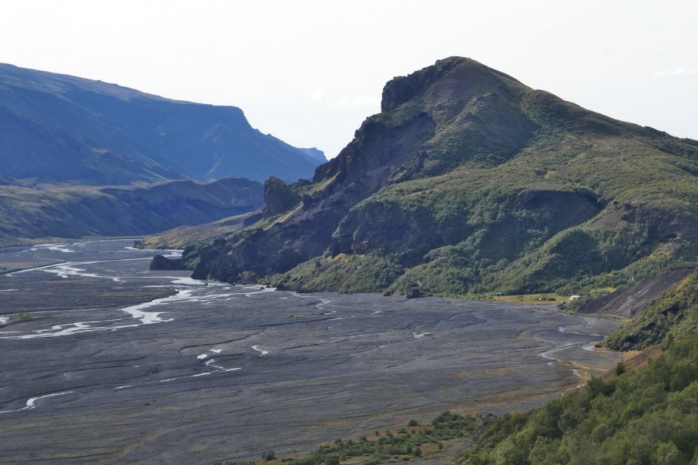 Ein Blick auf Valahnúk in Þórsmörk 2018. Das Bild unten wurde im Mai 1953 an derselben Stelle aufgenommen. Sie können deutlich sehen, warum…